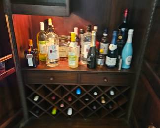 Heavy solid wood bar measures just about 6 ft tall, light turns on when the door is open and turns off when close it. Lots of storage.
Howard Miller "Signature Home Furnishings" $500.00
Client paid $1,900 last year
SUNDAY PRICE, $400 THEY DON'T WANT TO GO LESS THAN THAT SORRY