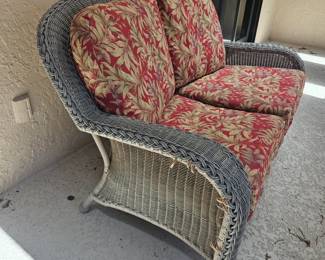 Close-ups of the six piece patio set so you can see the slight damage to the pieces, but if you don't look for it you really don't see it