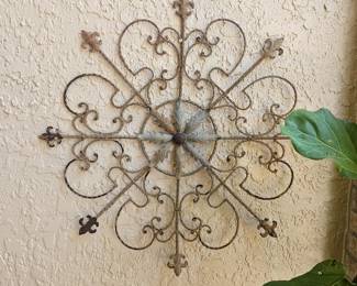 Metal wall art $15
SUNDAY PRICE $7