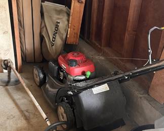 Honda self propelled- works
Honda weed eater- works