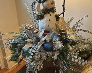 Snowman centerpiece.   Many other Christmas items will be available. 