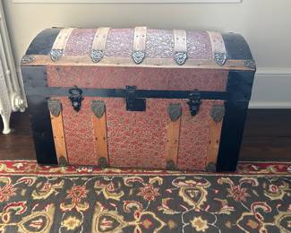 Antique trunk.    Very good condition. 