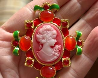Christmas cameo lapel pin. 