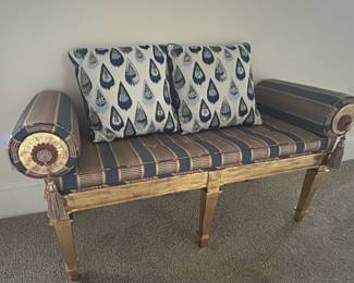 Upholstered bench.  Great condition.    Perfect accent piece to dress up a small space or to place in your foyer! 