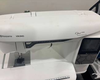 Husqvarna Viking Opal 690Q sewing machine - like new