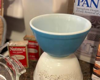 PYREX 401 Primary Blue 1.5 Pint Mixing Bowl, PYREX 401 Homestead Blue Scroll 1.5 Pint Mixing Bowl