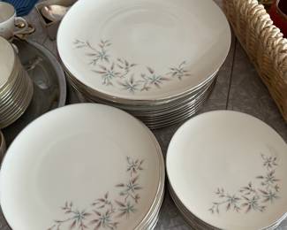 Lenox Wyndcrest Ivory Porcelain Dinnerware Set