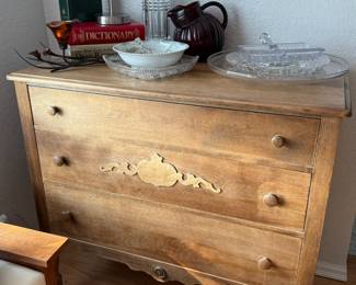Wooden 3-Drawer Dresser with Decorative Inlay & Turned Legs
