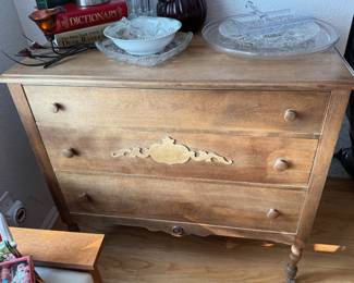 Wooden 3-Drawer Dresser with Decorative Inlay & Turned Legs

