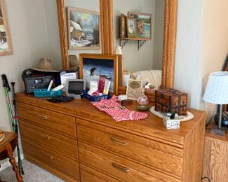 Oak Bedroom Dresser & Nightstand Set