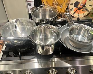 Set of Emeral cookware