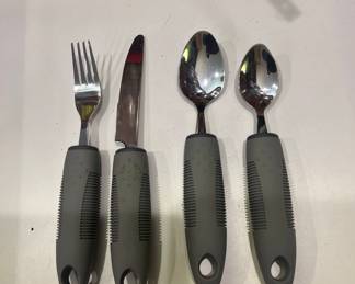 Set of rubber handled cutlery