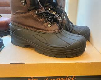 New Heritage weatherproof boots size 11