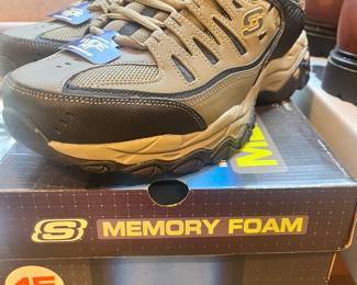 New men’s sketchers size 11