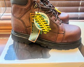 New Gander Mountain size 11 men’s boots