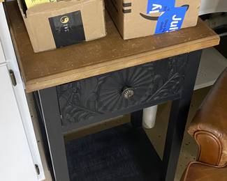 End Table/Nightstand