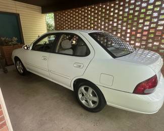 2001 Nissan Sentra 82,125 miles
Drives. Air does not blow that cold. Unknown if there is anything else wrong with it. Inside is in great shape for age!