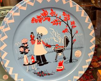 Cute barbecue trays, perfect for outdoor grilling and serving.