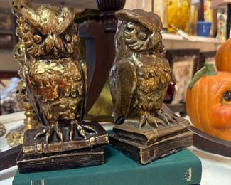 Vintage 70s Owl bookends, collectible books, 2 tiered table.