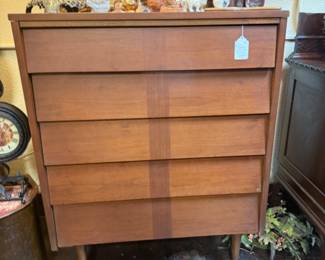 MCM dresser with 5 drawers 