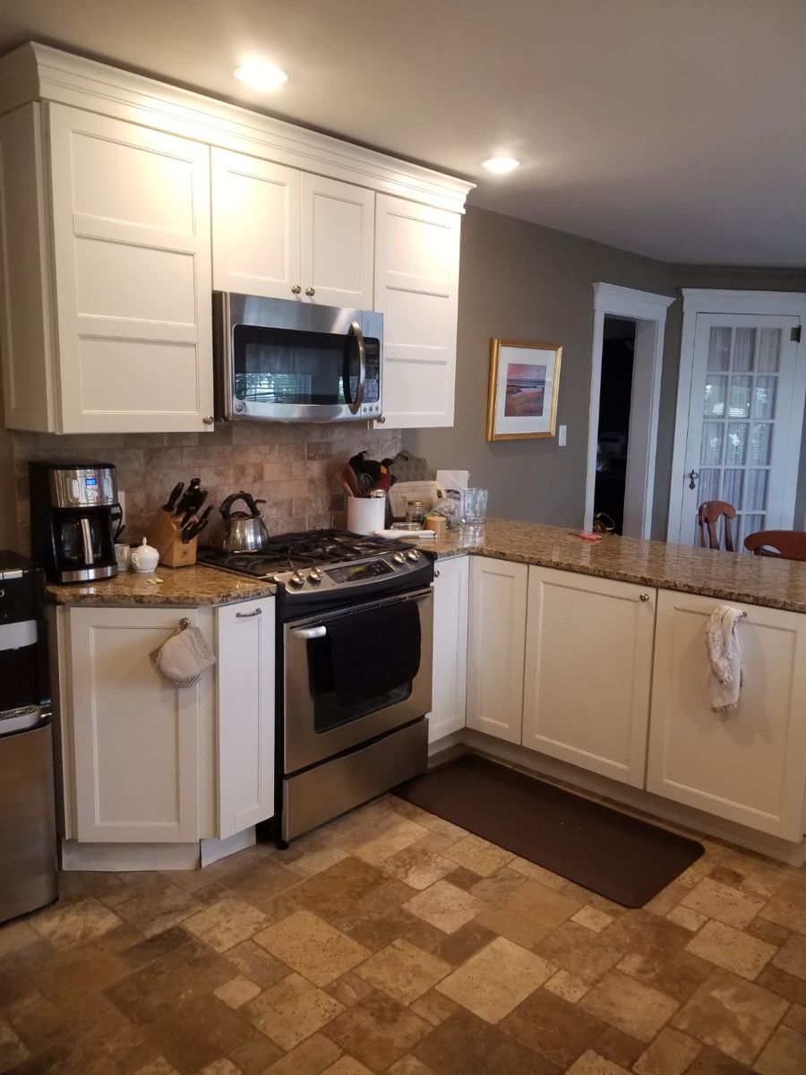Contemporary white kitchen cabinetry