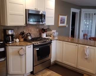 Contemporary white kitchen cabinetry
