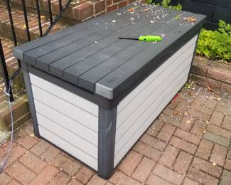 Deck box