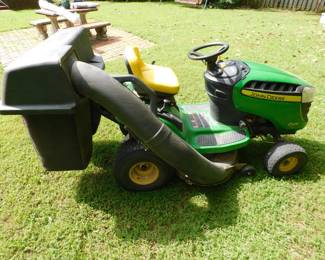 John Deere 17.5HP Lawn Tractor With Bagger