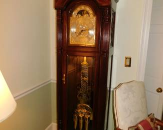 Howard Miller Grandfather Clock Raymour Model 610-811 Beautiful Condition