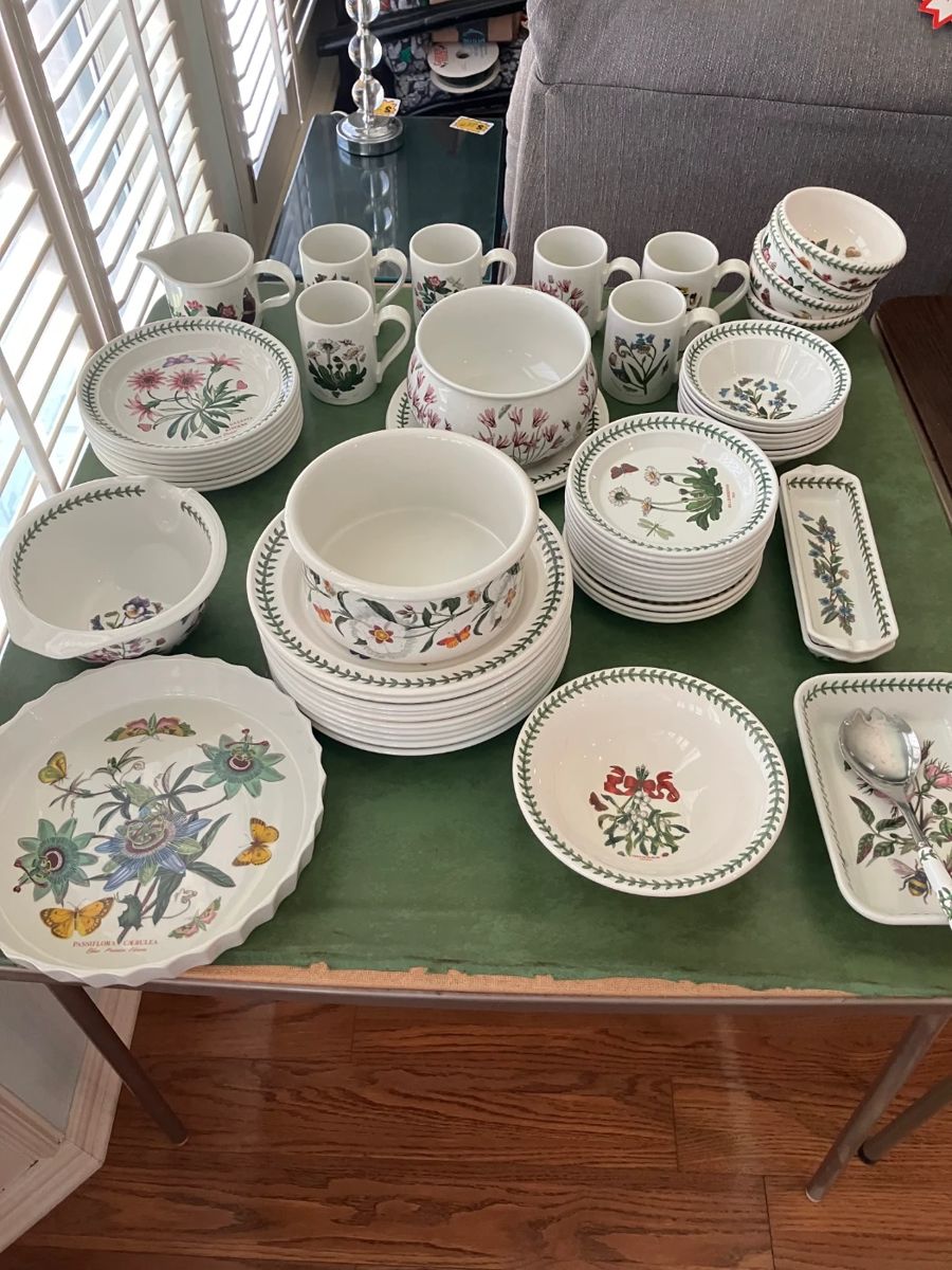 BOTANIC GARDEN - Portmeirion 50+ Piece Set A true British classic, Botanic Garden was designed by the celebrated designer Susan Williams-Ellis in 1972. The mix and match floral motifs, inspired by 19th century botanical illustrations, bring a bit of the garden to your table. Made In England