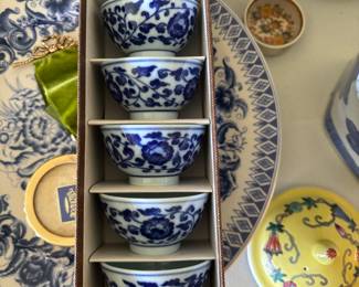 Blue sause cups