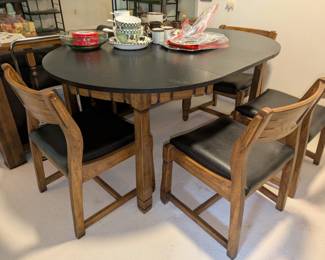 Vintage 1970's Dinning Table & 4 Chairs, in Very Good Condition.