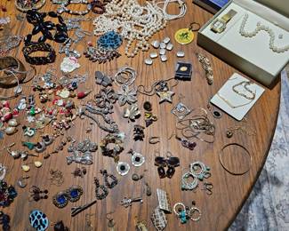 Costume jewelry 