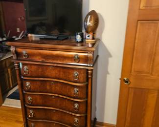 Pulaski Chest of Drawers