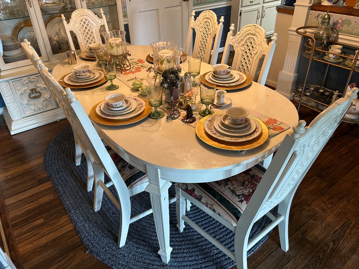 Painted dinning room table

We pre-sale, if interested please call us for appointment: 
Bill Anderson 615-585-9301