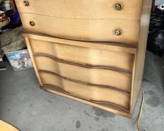 Bassett mid-century blonde chest of drawers.