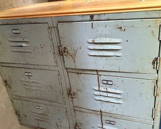 Locker/desk set