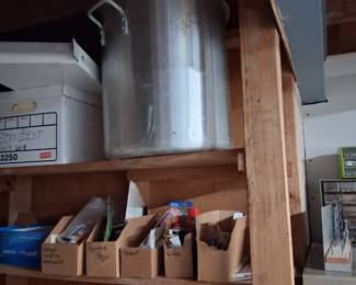 Hugh cooking pot in excellent condition 