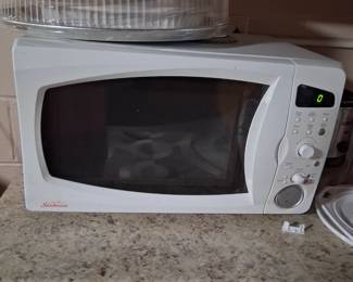 Nice.
Microwave in good working
 condition