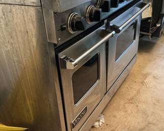 Viking double oven and range.  Fantastic find.  Used however excellent condition 