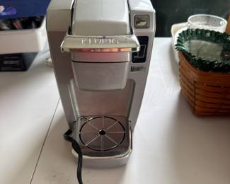 Single serve Keurig in like new condition.   $20