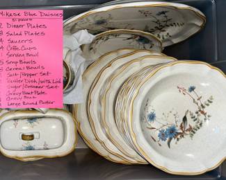 Mikasa Blue Daisies China dish set