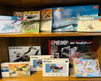 Collection of aviation models displays sets