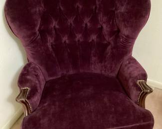 Vintage velvet, tufted purple chair in great condition