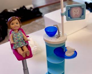 Mattel Barbie Kelly Doll I Can Be Dentist Playset 2015