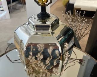 Lamp (close)
