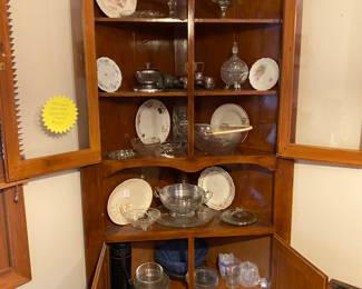 Corner cabinet wooden