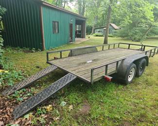 trailer rear view / ramps included