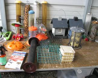 Bird Houses & Feeders