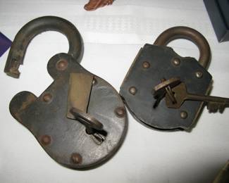 Vintage Lock w/Keys